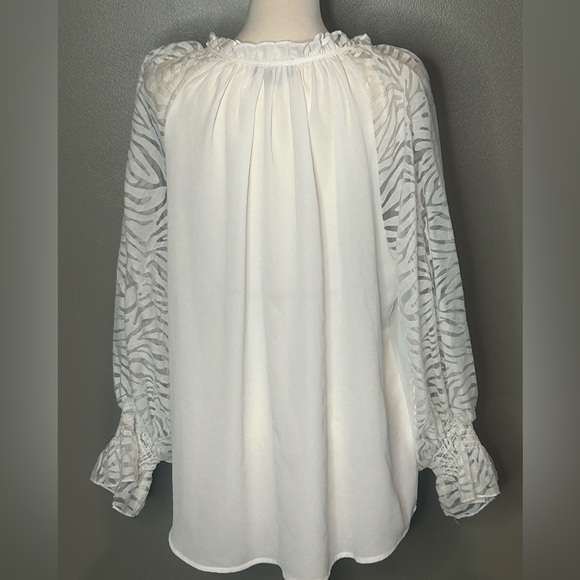GiGiO | Size Medium  White Ruffled Neck Blouse - Picture 3 of 4